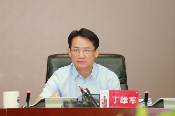 丁雄军作宣讲