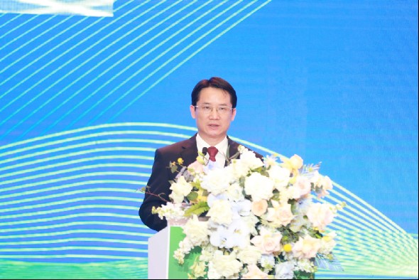 丁雄军主持论坛