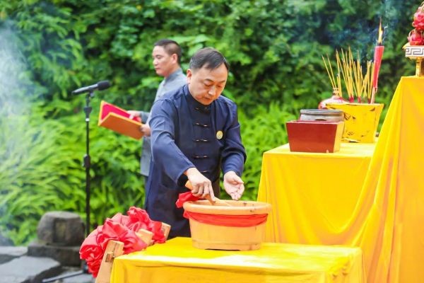 主祭人润麦