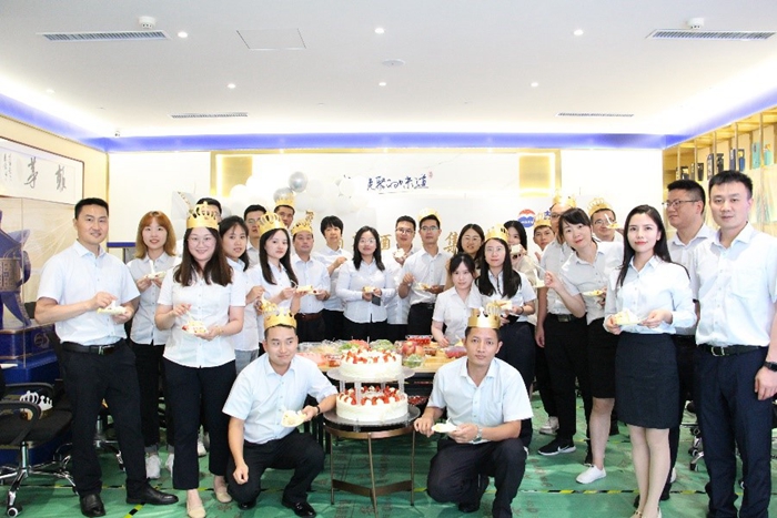 赖茅酒公司举办2022年上半年集体生日会