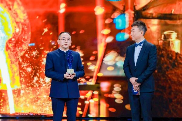 贵州茅台荣获“中国ESG榜样企业” 张德芹代表茅台领奖并作实践案例分享